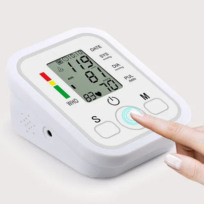 Tensiómetro Digital De Brazo Medidor Presion Arterial Pulso Color Blanco